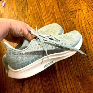 Nike Air Zoom Pegasus Running Shoe size 5